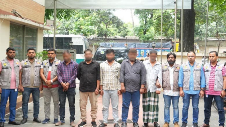 যশোর সীমান্ত দিয়ে আসছিল অস্ত্র-বিস্ফোরক: ঢাকায় গ্রেপ্তার ডাকাত চক্রের ৫