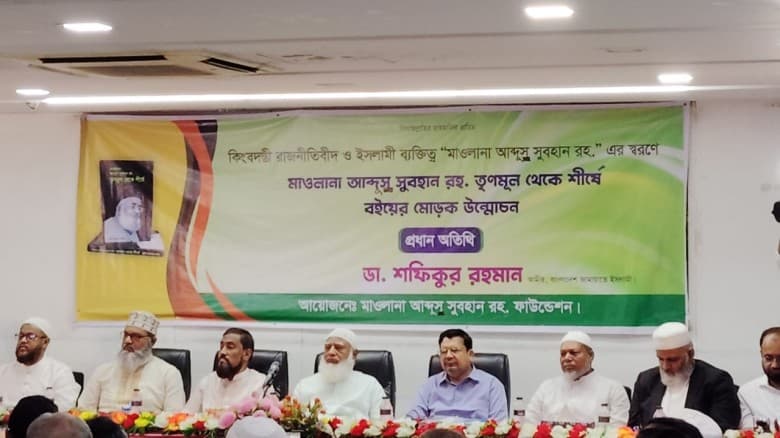 দেশকে যে ভালোবাসে সে দেশ ছেড়ে পালাতে পারে না