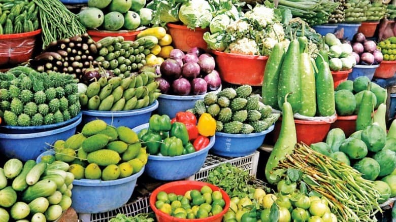 রাজধানীর বাজার ৮০ টাকার নিচে নামছেই না সবজি
