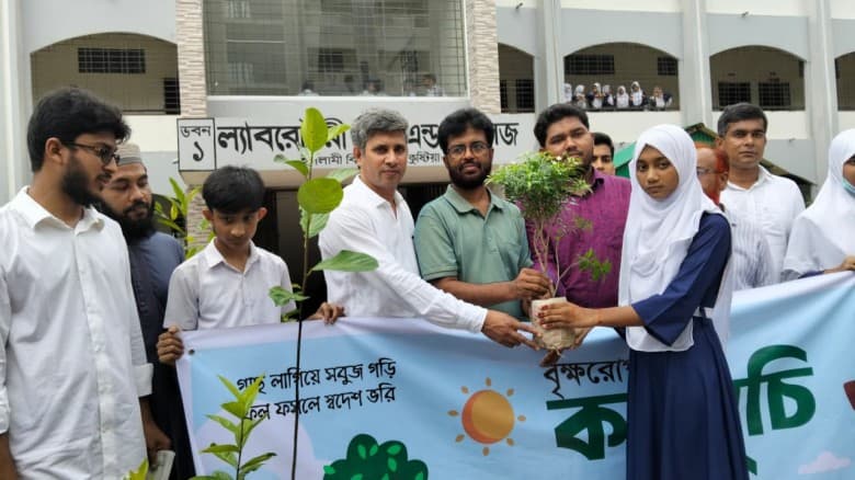ইবি ল্যাবরেটরী স্কুলে ফুলকুঁড়ি আসর তারারমেলার বৃক্ষরোপণ ও বিতরণ কর্মসূচি