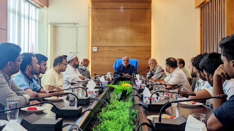 বাকৃবিতে ক্লাস-পরীক্ষা চালুর বিষয়ে শিক্ষার্থীদের সঙ্গে উপাচার্যের বৈঠক