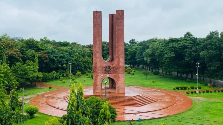 পূজার ছুটি শেষে ক্যাম্পাসে ফিরছে শিক্ষার্থীরা; নিরাপত্তা নিশ্চিতে কন্ট্রোল রুম চালু