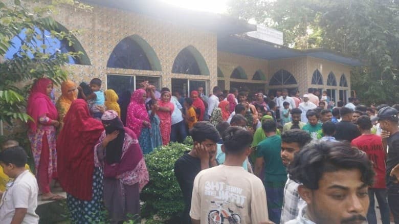 কুমিল্লায় মসজিদের মিনারের চালা থেকে যুবকের ঝুলন্ত মরদেহ উদ্ধার