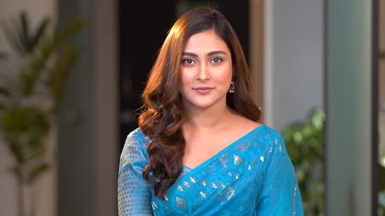 মেহজাবীন চৌধুরীর বিরুদ্ধে গ্রেপ্তারি পরোয়ানা জারি