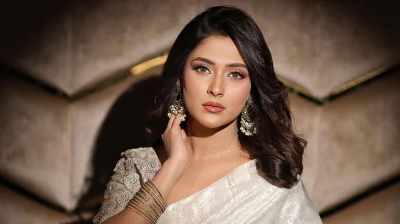 আদালতে আত্মসমর্পণ মেহজাবীন চৌধুরীর
