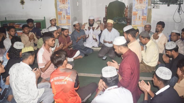 খালেদা জিয়ার রোগমুক্তি কামনায় শাহ সুলতান কলেজ ছাত্রদলের দোয়া মাহফিল