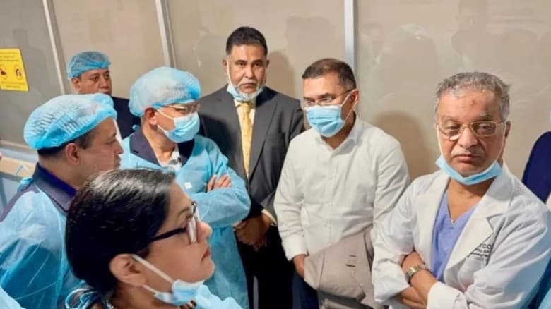 মায়ের খোঁজ নিতে এভারকেয়ার হাসপাতালে তারেক রহমান
