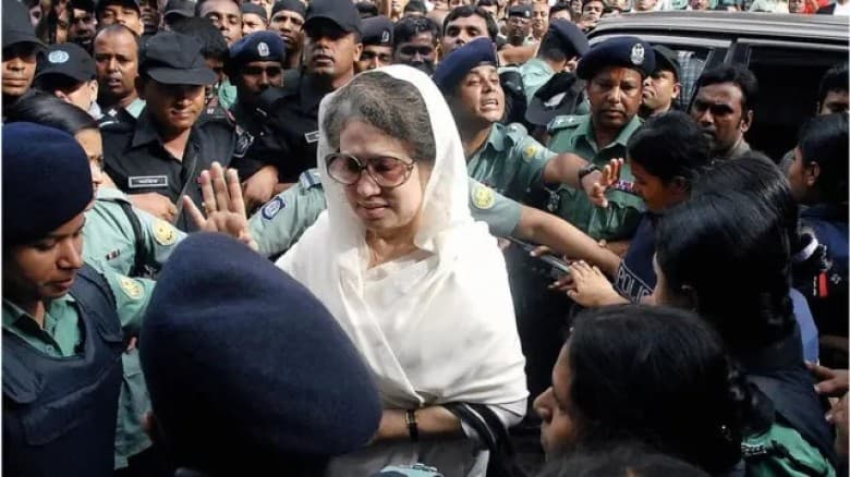 খালেদা জিয়ার ১০ বছরের সাজার স্ক্রিপ্ট তৈরি করা হয় দুদকের টেবিলে