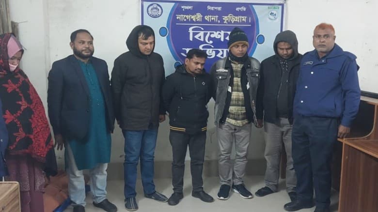 নিয়োগ পরীক্ষায় স্বেচ্ছাসেবক দলের নেতাসহ আটক ৬