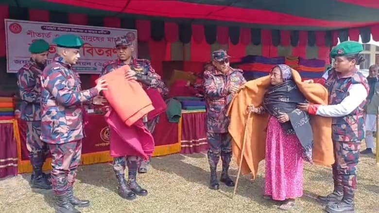 জয়পুরহাটে শীতার্ত মানুষের পাশে বিজিবি, ৩০০ জন পেল শীতবস্ত্র ও চিকিৎসা সেবা