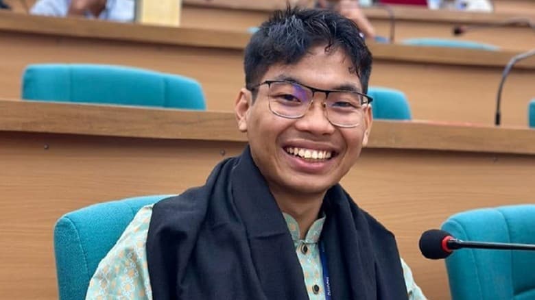 ডাকসু নেতা সর্বমিত্র চাকমাকে আইনি নোটিশ