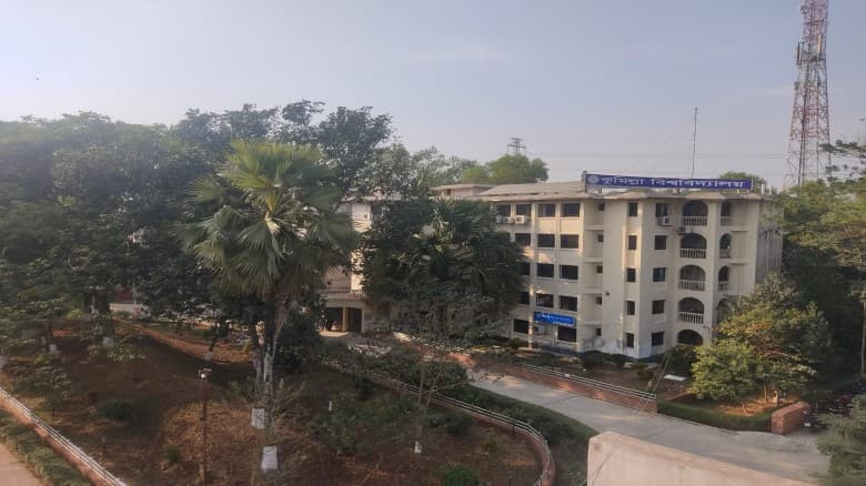 কুবির 'বি' ইউনিটের ভর্তি পরীক্ষায় প্রশ্নোত্তর বলে দেওয়ার অভিযোগ পরীক্ষকের বিরুদ্ধে