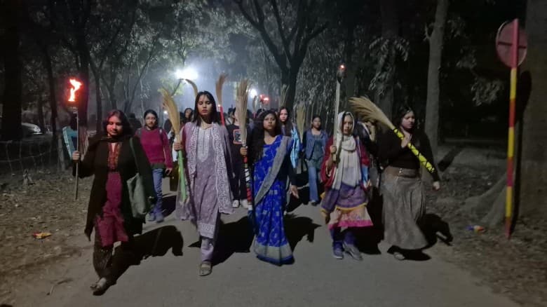 জামায়াত আমিরের বক্তব্যের প্রতিবাদ জাবি শিক্ষার্থীদের