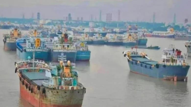 খাদ্যপণ্য আটকে রাখায় ১৩ জাহাজের বিরুদ্ধে ব্যবস্থা, দুই প্রতিষ্ঠানের বিরুদ্ধে মামলা