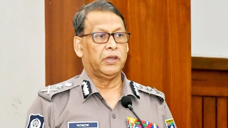নির্বাচনে মবের চেষ্টা হলে শুধু সংশ্লিষ্ট কেন্দ্র নয়, পুরো আসনের ভোট গ্রহণ স্থগিত করবে ইসি।