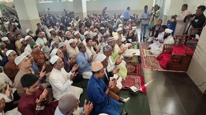 তারেক রহমানের বিজয় উপলক্ষে বগুড়ায় মসজিদে দোয়া