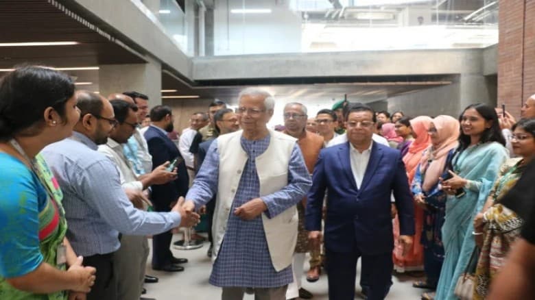 পুরনো কর্মস্থলে ফিরলেন ড. ইউনূস