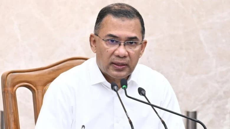 ‘চলেন যুদ্ধে যাই’, বাড়ির দরজা খুলে বললেন প্রধানমন্ত্রী