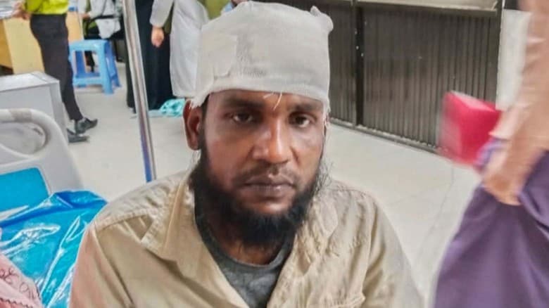 পাওনা টাকা চাওয়ায় দোকানদারের মাথায় গুলি