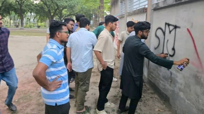 ছাত্ররাজনীতি নিষিদ্ধ রুয়েটে ছাত্রদলের ‘গুপ্ত রাজনীতি নিষিদ্ধ চাই’ দেয়াল লিখন