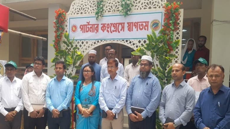 রাসায়নিক নির্ভরতা কমিয়ে নিরাপদ কৃষিতে গুরুত্ব দেওয়ার তাগিদ